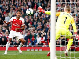 أوباميانغ يسجل هدف آرسنال الثاني