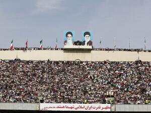 Football fans cheer during the 2018 World Cup qualifying football match between Iran and China at the Azadi Stadium in Tehran on March 28, 2017.
ATTA KENARE / AFP