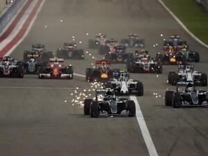 Mercedes AMG Petronas F1 Team's German driver Nico Rosberg leads at the start of the Bahrain Formula One Grand Prix at the Sakhir circuit in Manama on April 3, 2016. AFP PHOTO / MOHAMMED AL-SHAIKH
MOHAMMED AL-SHAIKH / AFP