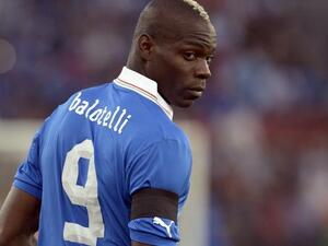 بالوتيلي بقميص إيطاليا من جديد