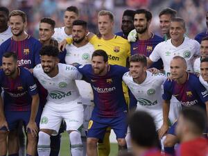 صورة جماعية للاعبي الفريقين قبل انطلاق المباراة