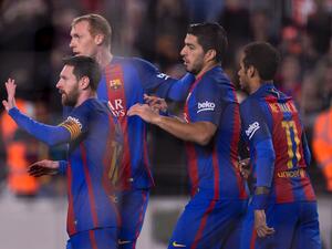 ميسي (يسار) يقود البارسا للفوز