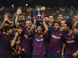برشلونة يفتتح الموسم الجديد بفوز صعب على إشبيلية