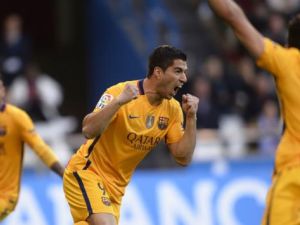 سواريز يقود برشلونة لفوز كبير