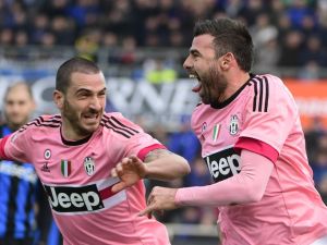 بارزالي يحتفل بهدفه