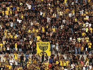 Beitar Jerusalem fans cheer on their team prior to the UEFA Europa League play-off football match between Beitar Jerusalem and AS Saint-Etienne, at the Itztadion Teddy Stadium in Jerusalem on August 17, 2016. Saint-Etienne beat Beitar Jerusalem 2-1.
AHMAD GHARABLI / AFP