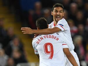 نافاس وبن يدر يحتفلان بهدف إشبيلية