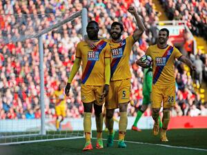 بينتيكي (يسار) يقود بالاس للفوز على فريقه السابق