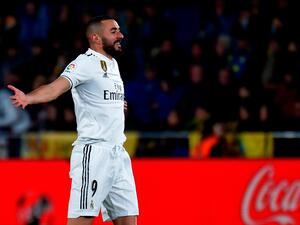 بنزيمة يحتفل بهدفه