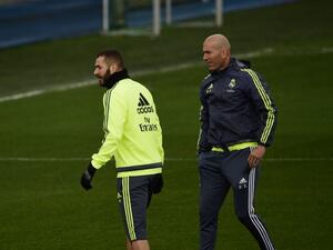 زيدان يهب لنجدة بنزيمة