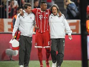 جيروم بواتينغ يغادر ملعب آليانز آرينا بداعي الإصابة