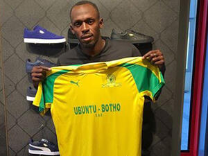 Usain Bolt The fastest man on earth shows his support to Mamelodi Sundowns FC ahead of the CAF Champions League final (Photo: CAF official Facebook page)