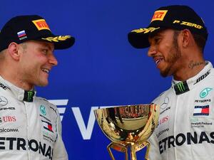 هاميلتون وبوتاس يحتفلان بعد نهاية السباق