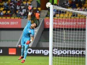 عصام الحضري