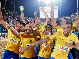 Brazil celebrate winning the 2016 Beach Soccer Intercontinental Cup in Dubai on Saturday. (Photo: Lea Weil / beachsoccer.com)