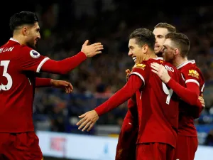 لاعبو ليفربول يحتفلون خلال المباراة