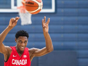 منتخب كندا يظفر باللقب