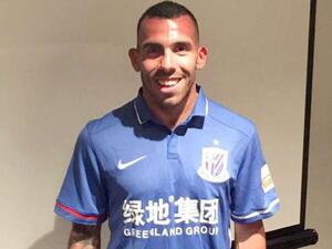 كارلوس تيفيز بقميص شنغهاي