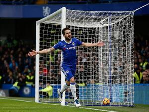 فابريغاس يحتفل بهدفه