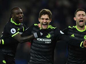 ألونسو (وسط) يقود البلوز للفوز