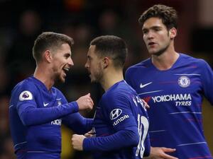 هازارد (وسط) يقود تشيلسي للفوز