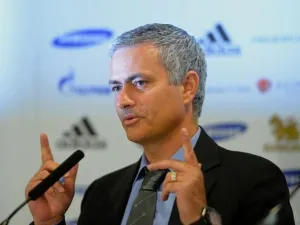 Mourinho refuses to rule out Chelsea move for Rooney