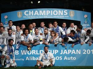 لاعبو ريال مدريد يحتفلون بالتتويج بكأس العالم للأندية