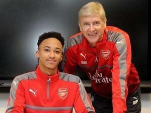 تعاقد غير متوقع من المدرب آرسين فينغر