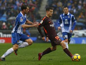 فيليب كوتينيو نجم البارسا (يمين) خلال المباراة