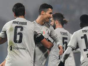 رونالدو يحتفل بهدفه مع زميله خضيرة