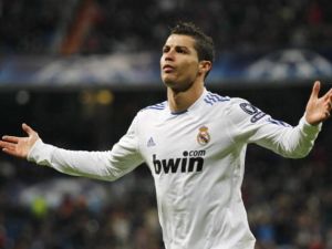 هل البرتغالي كريستيانو رونالدو هو أفضل لاعب في التاريخ؟