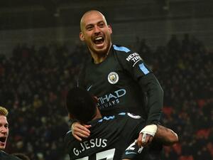 سيلفا المتألق يقود سيتي للفوز