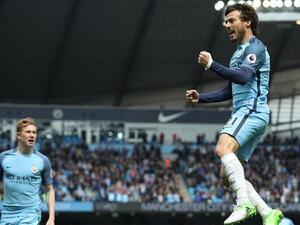 دافيد سيلفا يحتفل بهدفه