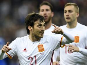 سيلفا يحتفل بهدفه