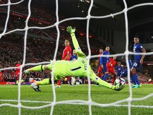 دي خيا يتصدى لفرصة خطيرة