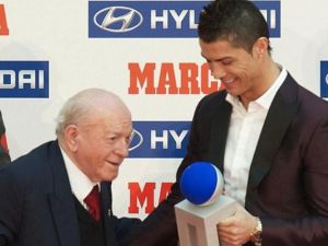 صورة أرشيفية لكريستيانو رونالدو نجم الريال الحاليg ودي ستيفانو الأسطورة