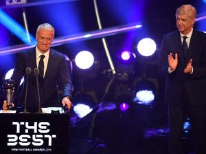 ديشان بعد تتويجه بالجائزة