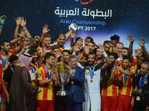 Tunis’s Esperence players hold up the trophy as they celebrate their victory over Jordan’s Al-Faisaly in the final match in Arab Club championship at Alexandria Stadium on August 6, 2017.
STR / AFP