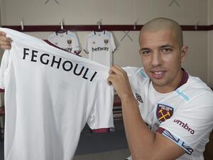 فيغولي يعرض اسمه على قميص ويست هام