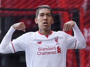 فيرمينو يحتفل بهدفه