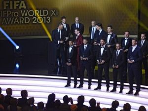 منتخب العالم لعام 2013 وينقصه إنييستا الذي لم يحضر حفل الفيفا