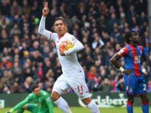 فيرمينو يحتفل بهدفه