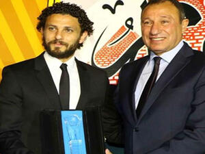 Hossam Ghaly (L) won the best player award (Photo: Ahmed Hassan/Ahram Sport) 