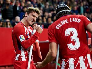 غريزمان (يسار) يرد على منتقديه هذا الموسم ويسجل ثلاثية