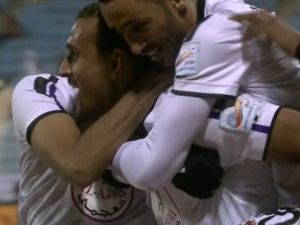 لاعبو هجر يحتفلون بالهدف