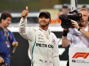 Mercedes' British driver Lewis Hamilton celebrates after taking the pole position in the qualifying session at the Yas Marina circuit on November 24, 2018, in Abu Dhabi, ahead of the Abu Dhabi Formula One Grand Prix.
Andrej ISAKOVIC / AFP