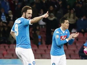 كاييخون وهيغواين يقودان نابولي للفوز