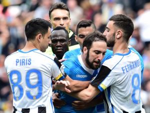 هيغواين يعترض على طرده