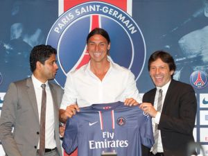 صورة أرشيفية تعود لتوقيع إبراهيموفيتش مع الباريسي