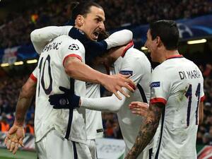 إبراهيموفيتش يحتفل بالنصر رفقة زملائه